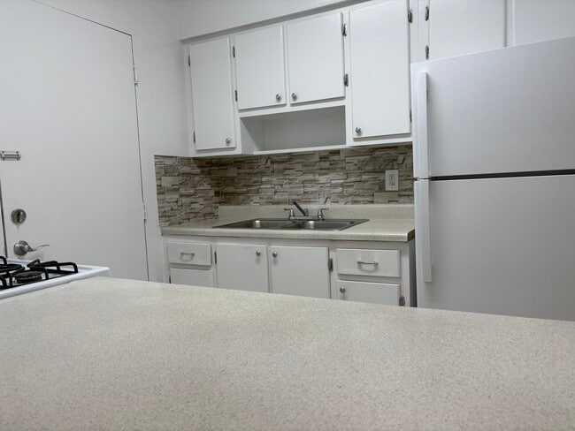 Cocina de 1 habitación - Palmetto Golf Club Apartments