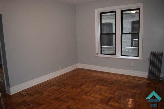 Foto del edificio - 690 Rogers Ave