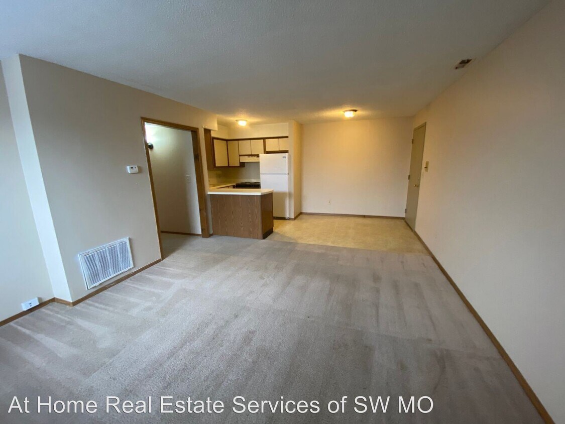 Foto principal - 2850-2862 S Rogers Ave