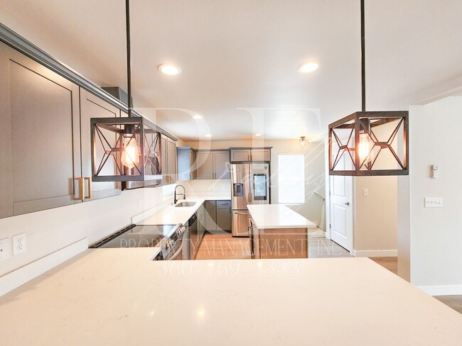 Building Photo - Modern, Spacious, & Conveniently Located H...