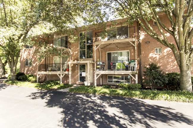 Welcome to Brooke Court Apartments - Brooke Court Apartments