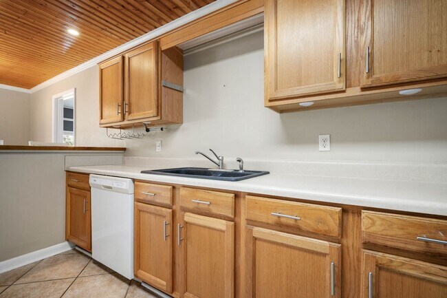 Building Photo - 4059 N Wesley Ln