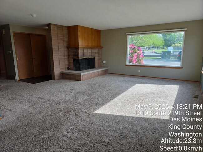 Building Photo - Heart of DesMoines large home for rent -5 ...