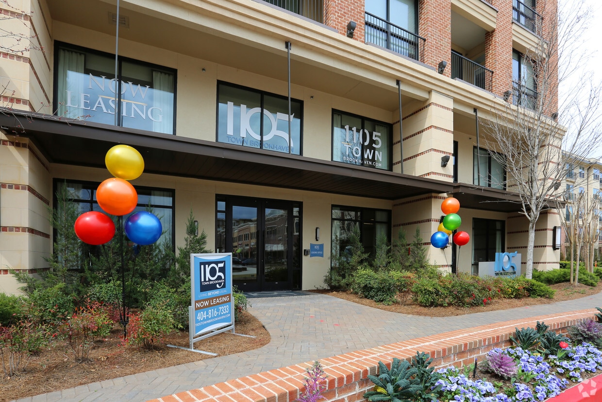 Foto del edificio - 1105 Town Brookhaven Apartments