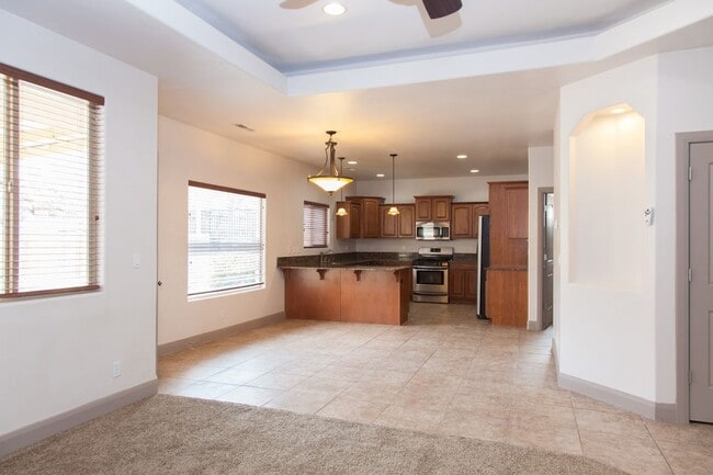 Building Photo - 3 Bedroom Single-Family Home in Central Hu...
