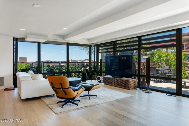Foto del edificio - 7147 E Rancho Vista Dr