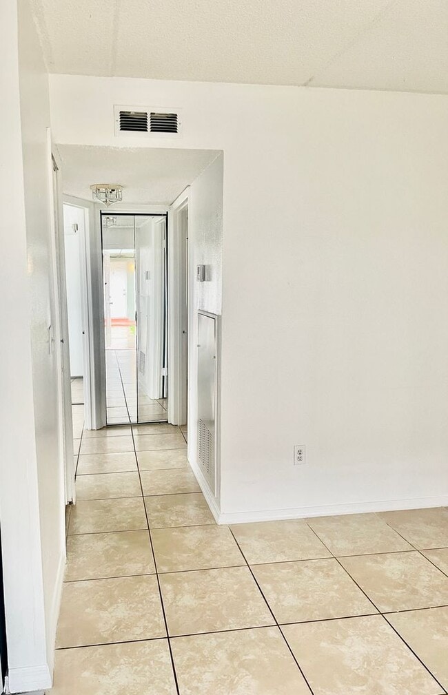 Building Photo - Palm Gardens - First Floor