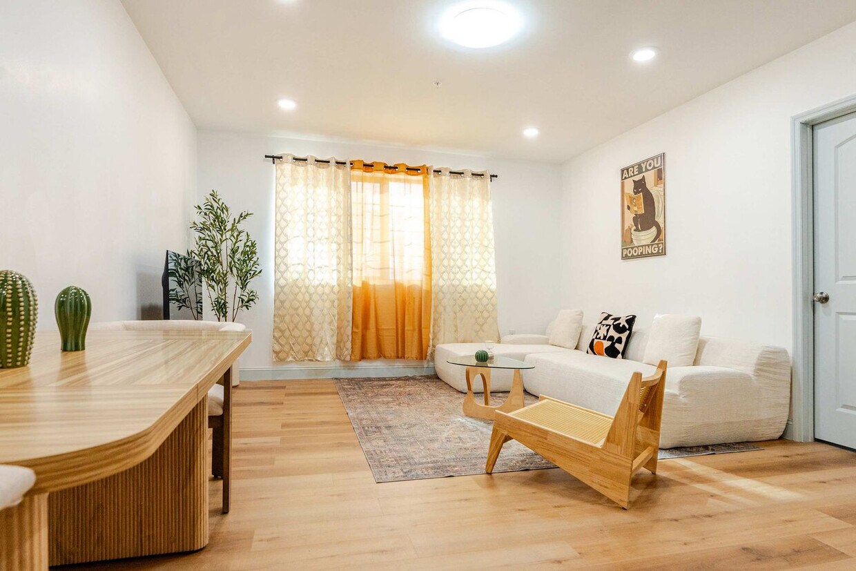 Foto principal - 1384 Ridge Ave