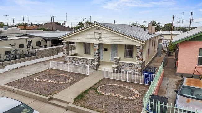 Building Photo - 3418 Yandell Dr