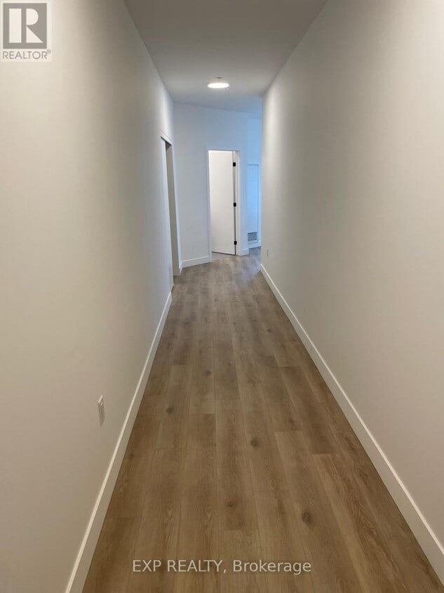 Photo principale - 1600 James Naismith Dr