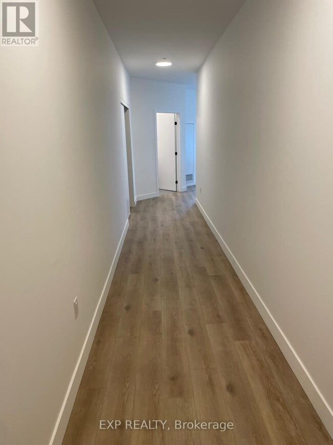 Photo du bâtiment - 1600 James Naismith Dr