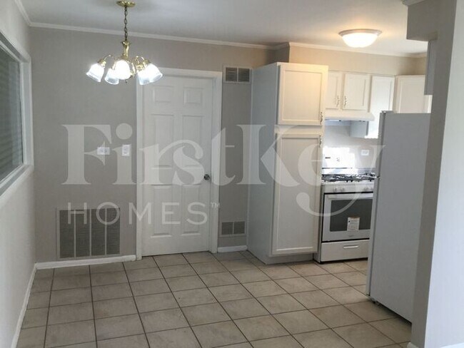 Building Photo - 2904 Woodworth Pl