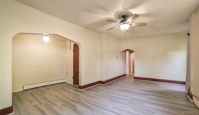 Building Photo - 1811 Weston Ave