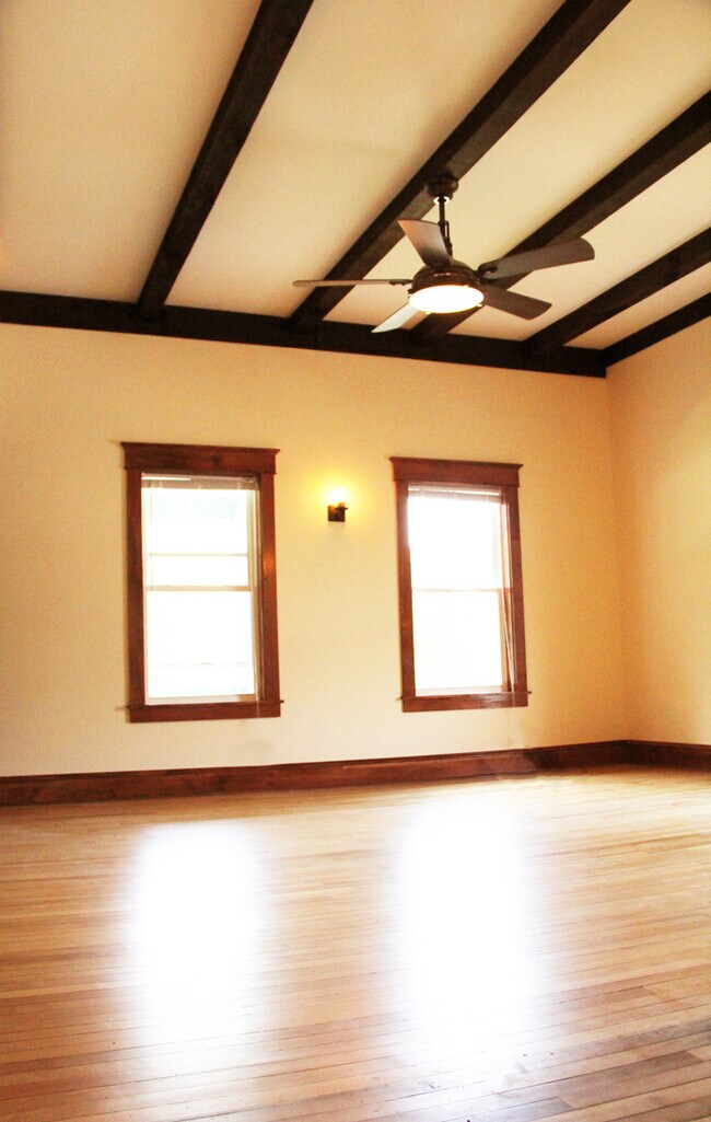 Foto del edificio - 411 Colchester Ave
