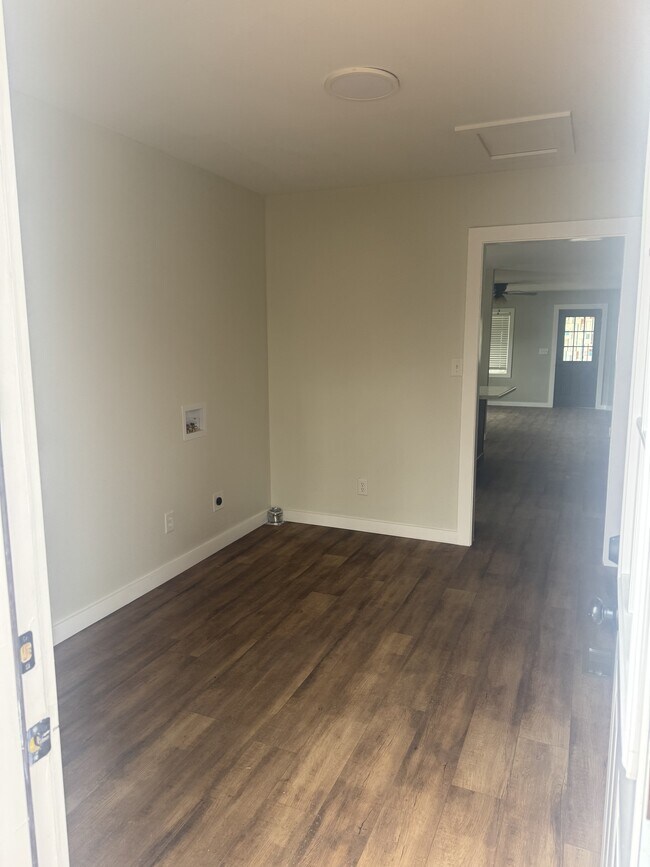 Foto del edificio - 114 S Elm St