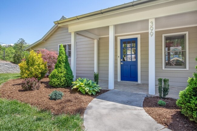 Building Photo - Fantastic 1930s Cottage - Renovated Top to...