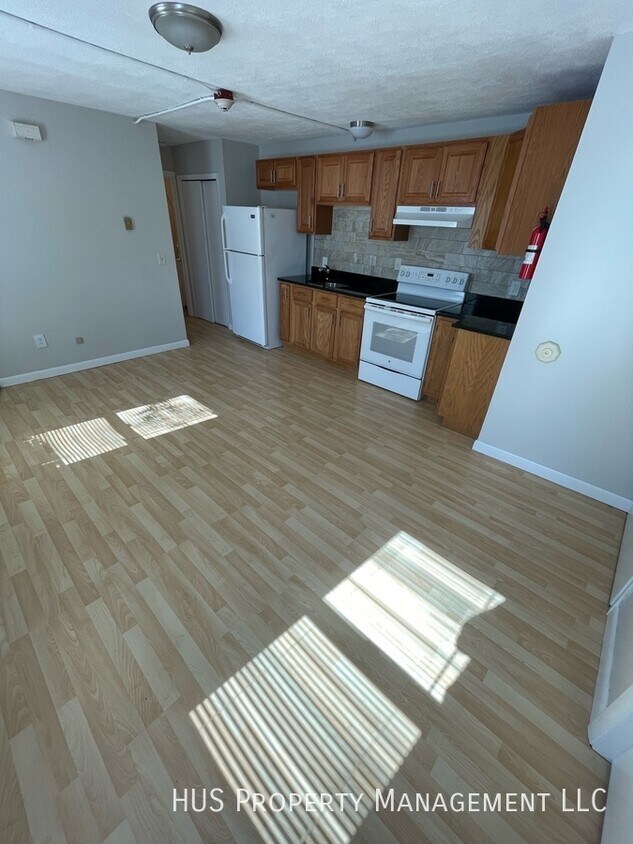 Primary Photo - 1 Bedroom Apartment with Heat/HW Included ...