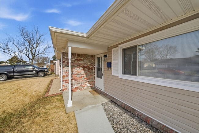 Building Photo - MODERN, meticulously maintained 4 bedroom/2 Bath Ranch - INCLUDES LANDSCAPING!