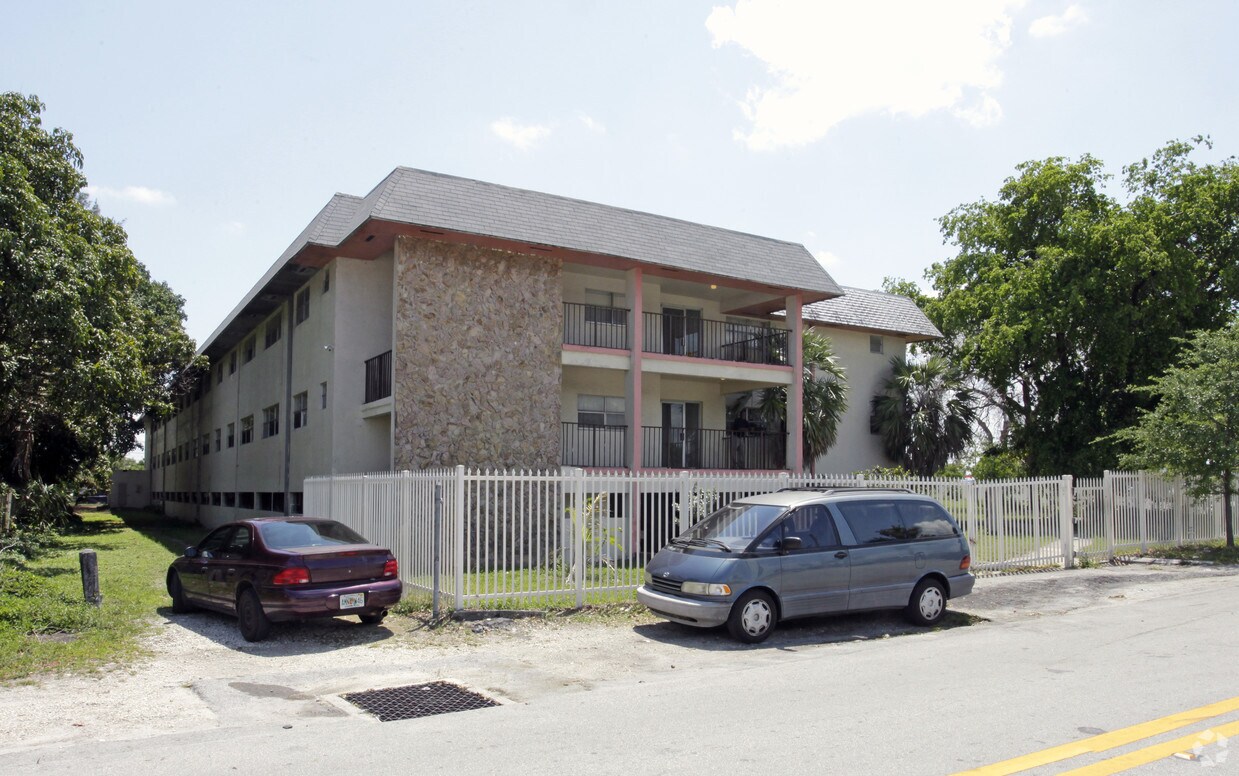 Foto del edificio - Royal Dixie Manor