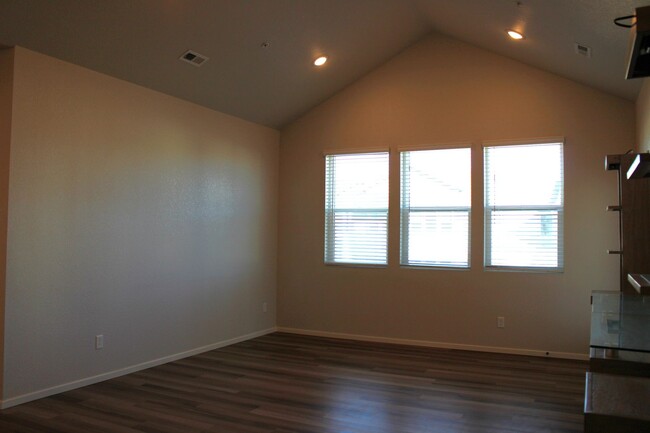 Foto del edificio - Stunning 2 bedroom Townhome in Fort Collins