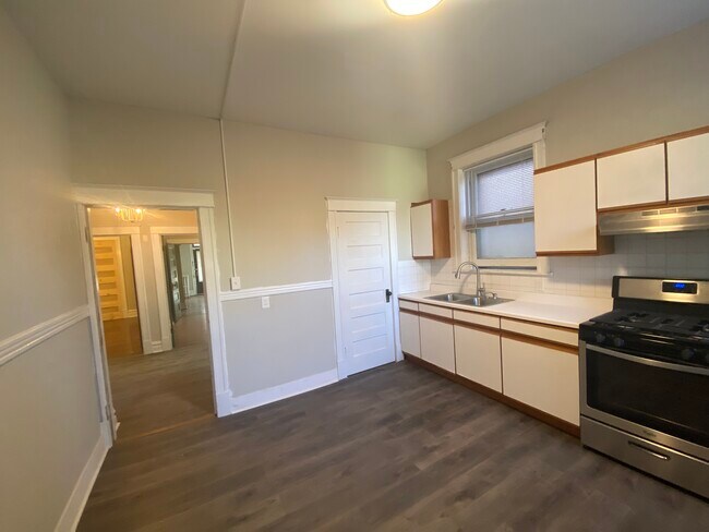 Foto del edificio - 6029 McPherson Ave