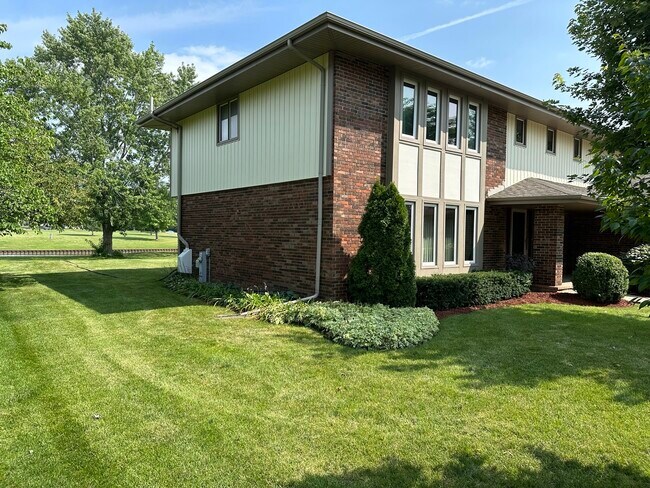 Building Photo - 305 Mendon Ln