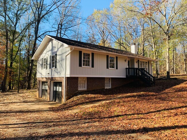 Foto del edificio - Welcome home! 3 bed, 2 full baths, 2 car g...