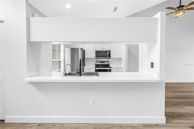 Foto del edificio - 8350 Wingate Dr