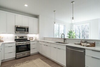 Building Photo - 620 Walnut Hts Dr