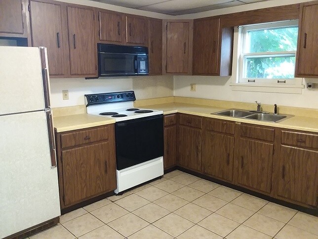 Kitchen - 2135 Freemansburg Ave