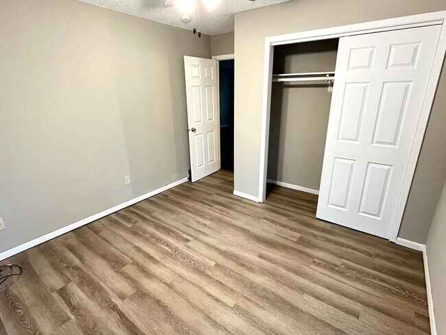 Foto del edificio - 1467 Valley View Dr