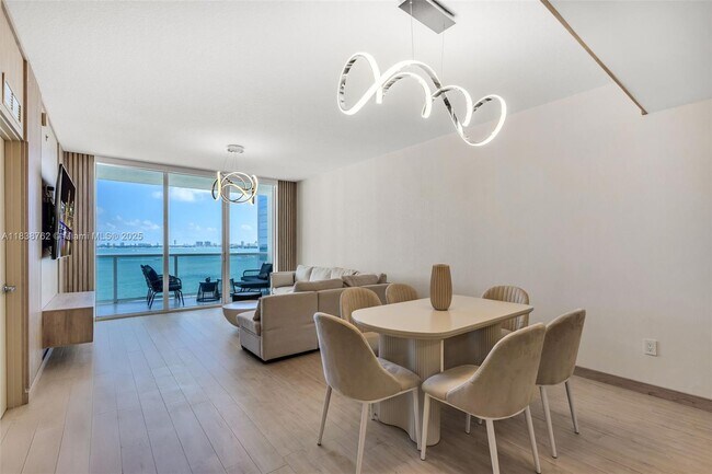 Foto del edificio - 600 NE 27th St