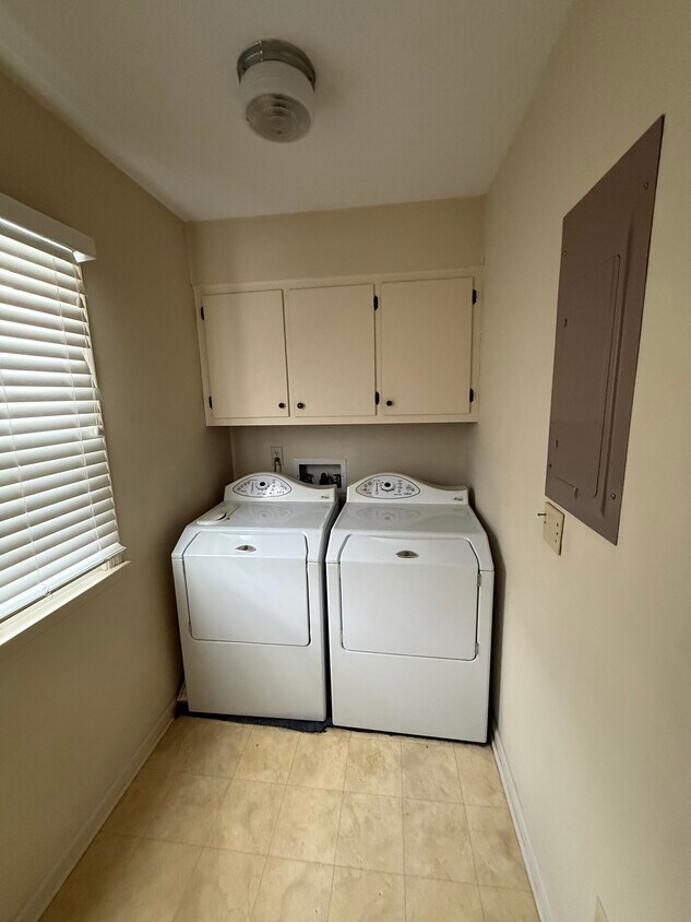 Foto del edificio - 1526 Regency Ct