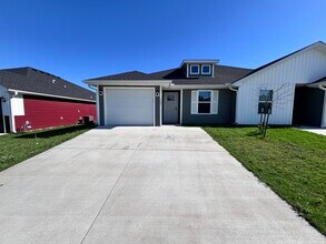 Building Photo - 751 Short Leaf Ln