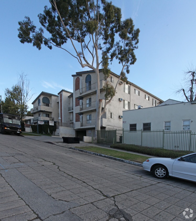 Building Photo - 1212 N Westmoreland Ave