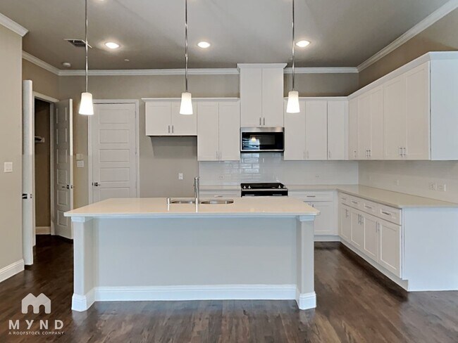 Building Photo - 2805 Lindale Dr