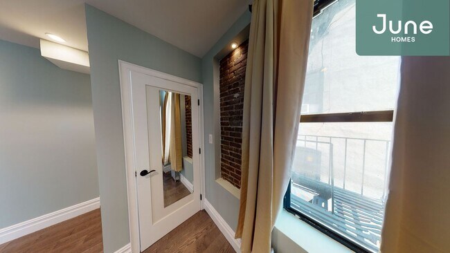 Building Photo - ROOM ONLY in 2-bed/1.0-bath Home