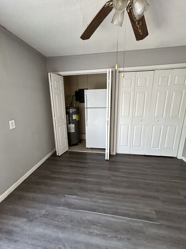 Foto del edificio - Great House 4 bedroom 2 bath house