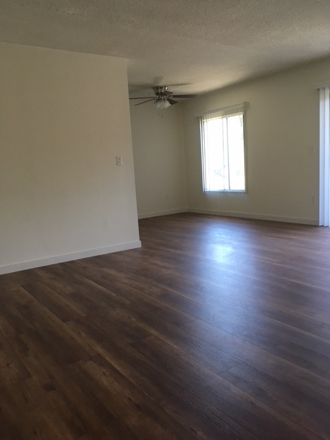 Foto del edificio - 10311 Riverside Dr