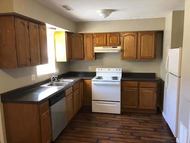 Foto del edificio - 709 Oakcrest Dr