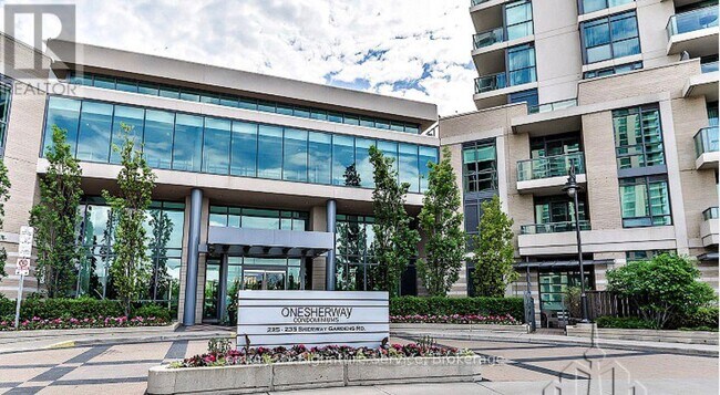 Photo du bâtiment - 225 Sherway Gardens Rd