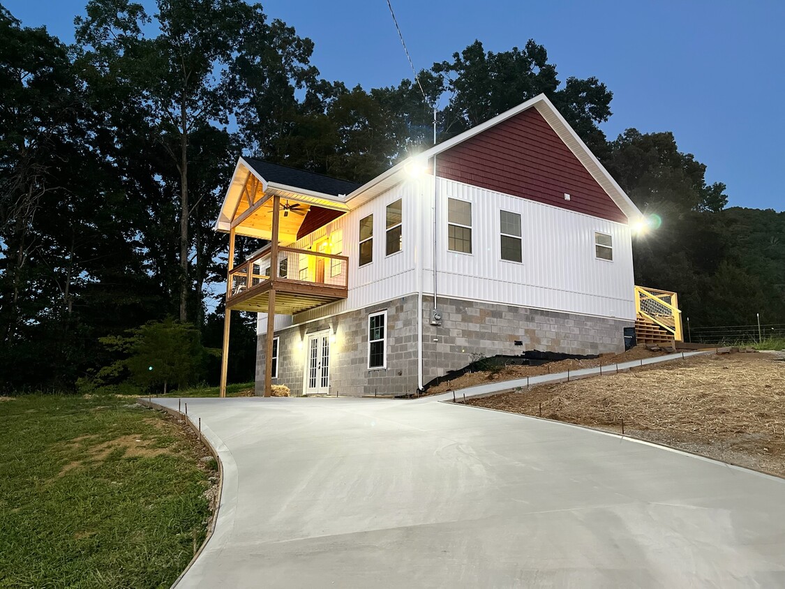 Exterior - 415 Meadow View Dr