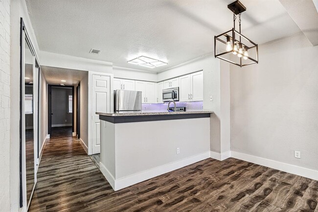 Building Photo - 16800 Sugar Pine Dr
