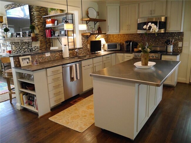 Foto del edificio - 746 Forrest St NW
