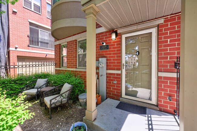 Foto del edificio - 1409 N Burling St