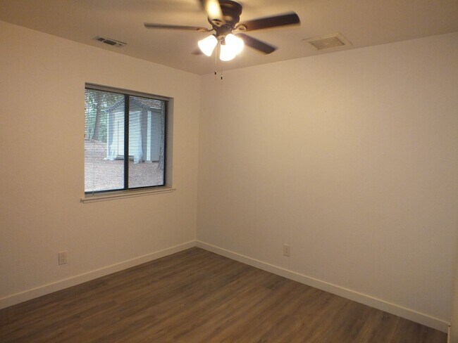 Foto del edificio - Pollock Pines Sierra Springs 3/2 $2250
