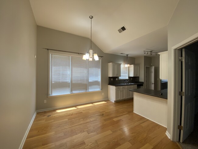 Foto del edificio - Pristine 3 bedroom 2 bath on Island! Fence...
