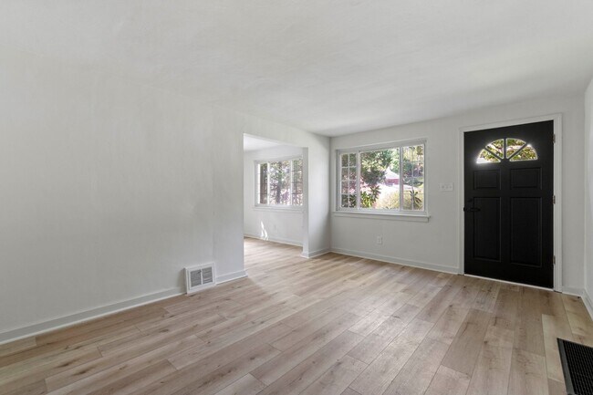 Building Photo - 314 Pennoak Dr