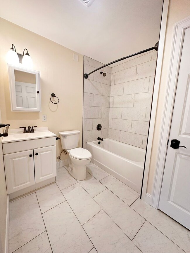 Building Photo - 207 S Union St