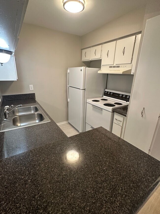 Foto del edificio - 6750 Quail Hollow Ct